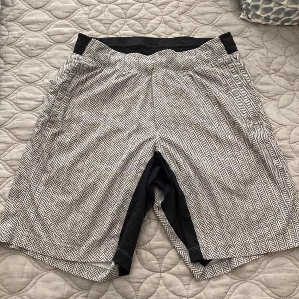 Men’s lulu lemon shorts
